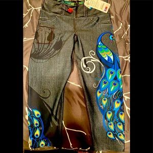 NWT Size 10 INKnBURN Peacock Capris